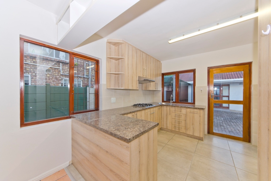 6 Bedroom Property for Sale in Leisure Isle Western Cape